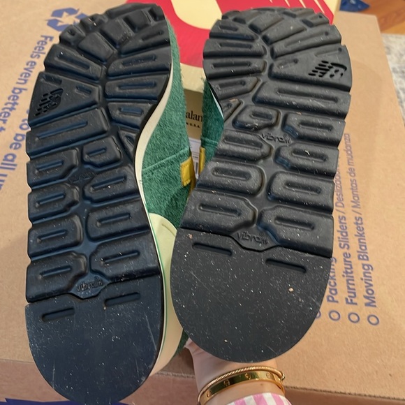 New balance sneakers. Only wore once indoor so its like a new. - Picture 3 of 3